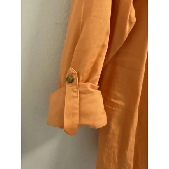 THE LIMITED BUTTON DOWN SIZE SMALL. MISSING BUTTON ON SLEEVE - Picture 3 of 7